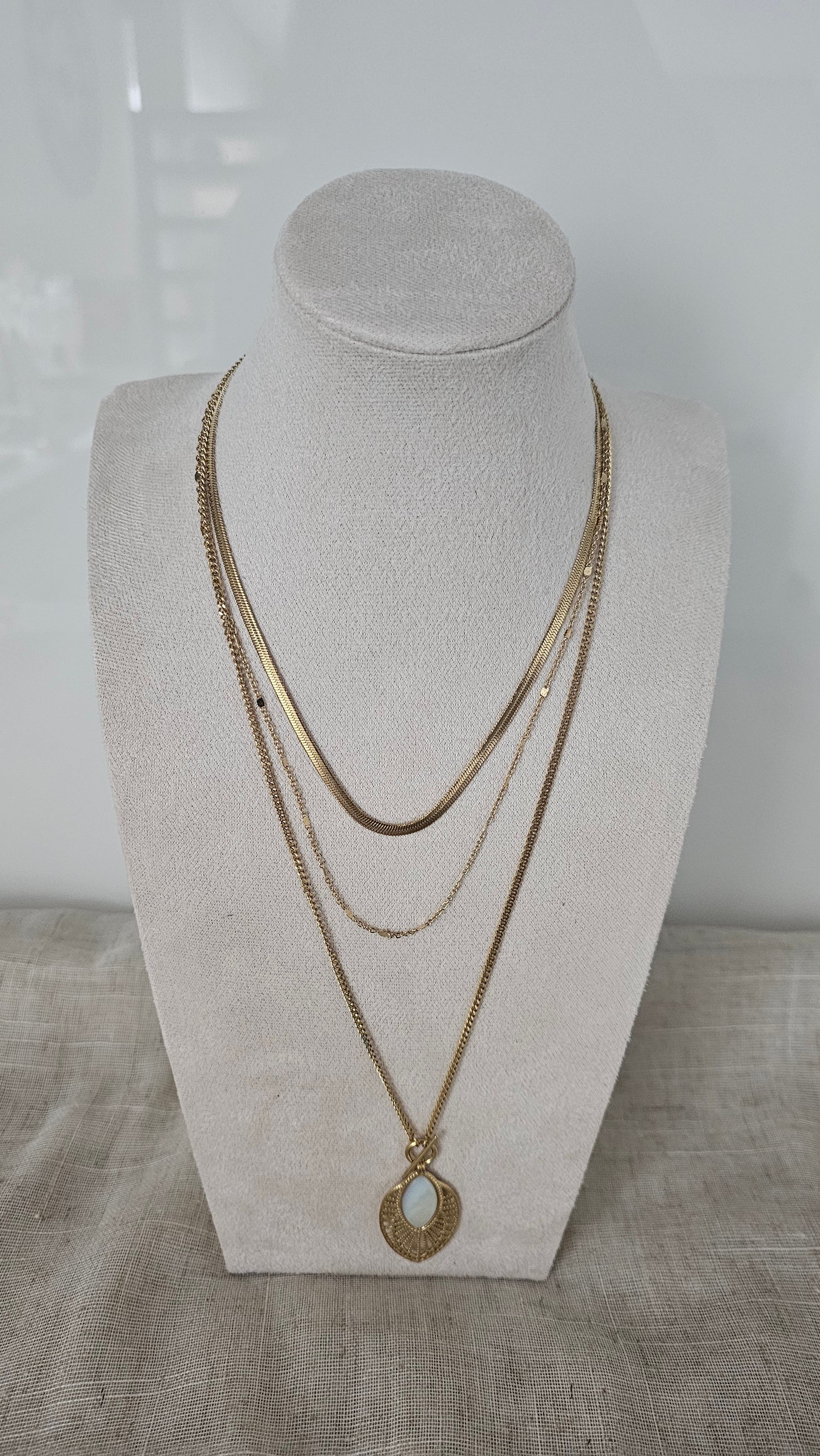 Collier Ayna
